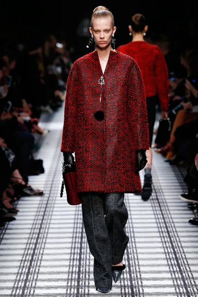 Look 9